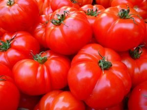 tomates apilados